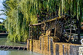 Tomar, Mouchao Park and Garden, the Roda do rio Nabao, an Arab irrigation wood wheel system, still in use. 